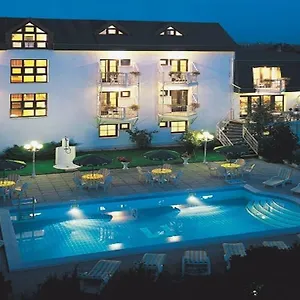 Monica 3*, Praag Tsjechië